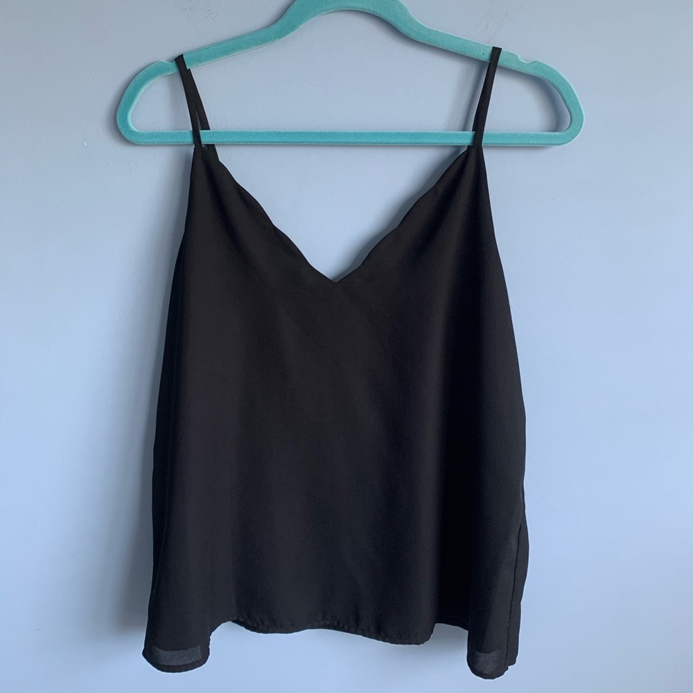 Socialite Black Scalloped Cami, M